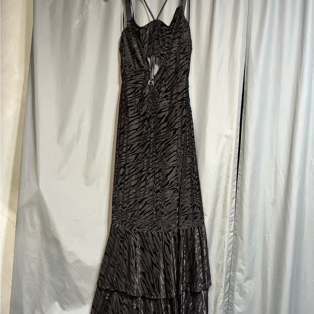 Black Sweetheart Neck Sleeveless Maxi Gown